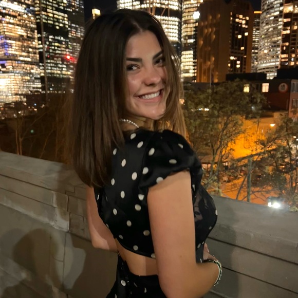 Meet your Posher, Jacquelyn - Picture 5 of 5